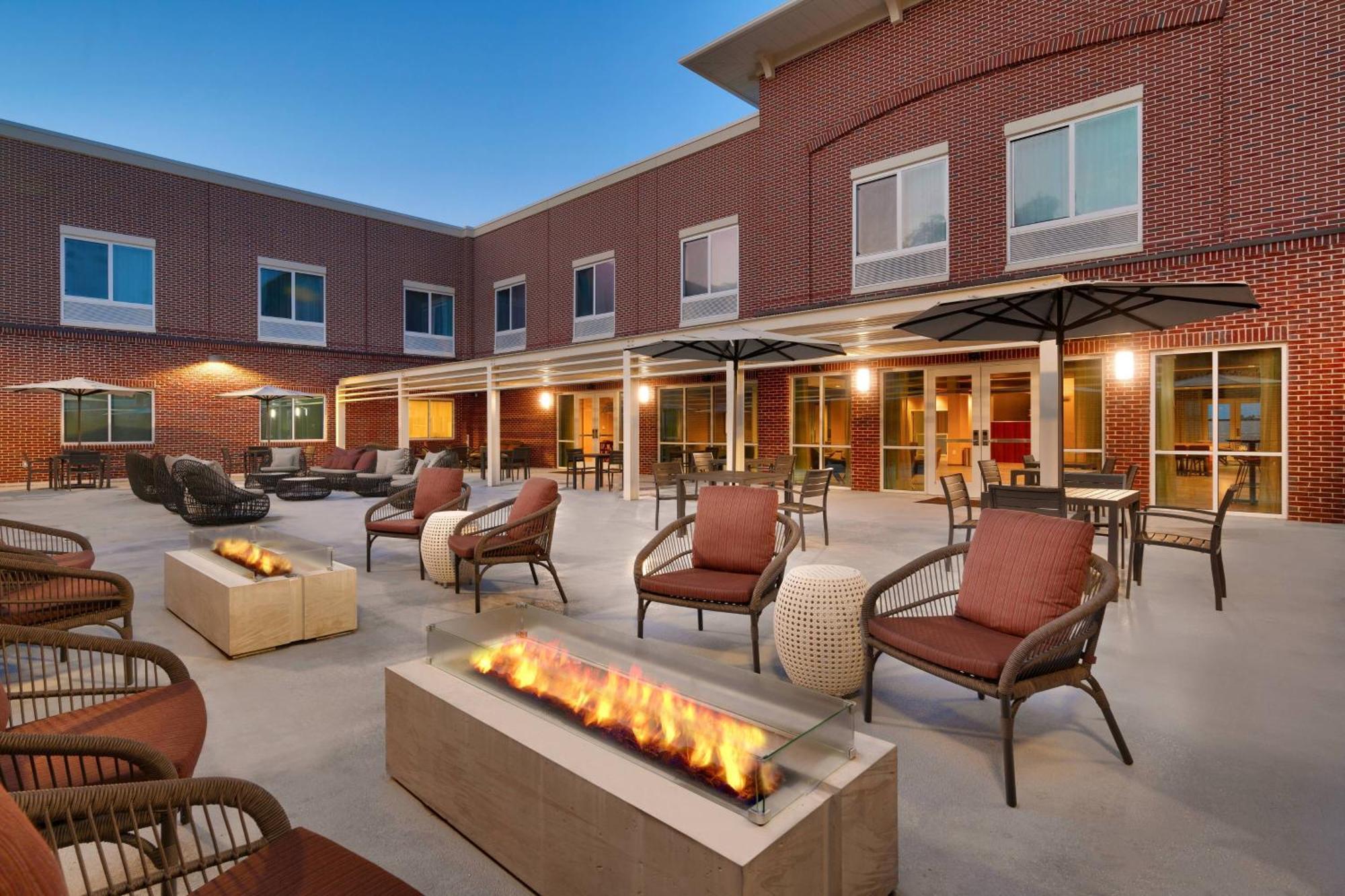 Courtyard By Marriott Atlanta Duluth Downtown Hotel Eksteriør billede